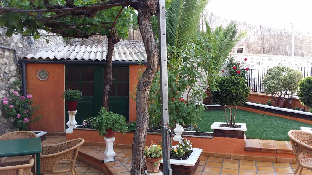Hostal Chinchón Exterior foto